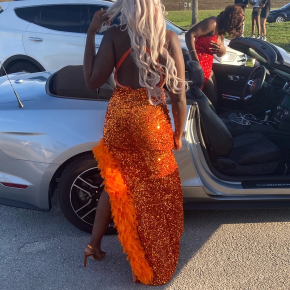 Custom made prom dress. Wore once and in great condition - Picture 3 of 4